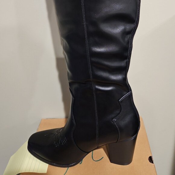 Womens boots - Picture 3 of 3